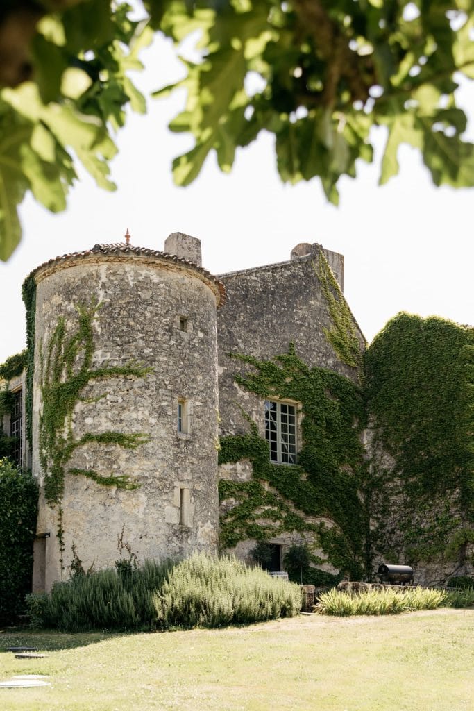 Creating timeless château wedding photography in Bordeaux